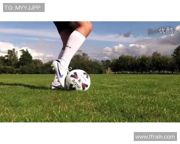 以脚尖巧妙控球踢出精彩进球的足球巨星盘点