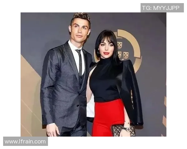 欧洲足球巨星太太团生活揭秘 她们如何平衡家庭与时尚魅力