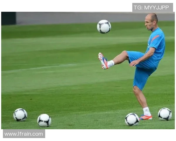 足球球星是否都能颠球 他们的颠球技巧背后有哪些训练与秘密 足球球星是否都能颠球 他们的颠球技巧背后有哪些训练与秘密