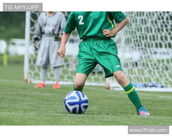 小辫子足球球星的传奇之路从街头到绿茵场的辉煌征程 小辫子足球球星的传奇之路从街头到绿茵场的辉煌征程