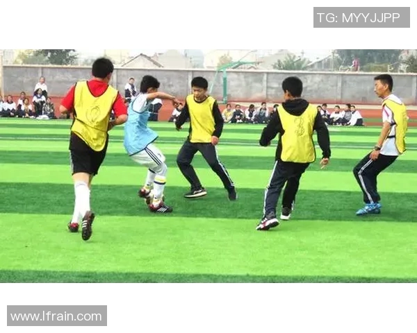 多球星同台竞技展现花式足球魅力掀起青春运动激情风潮